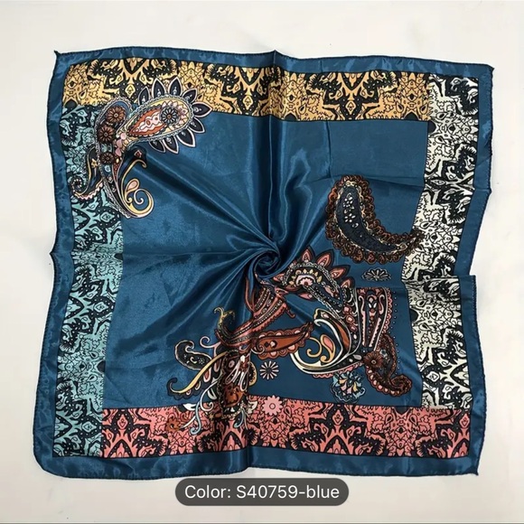 NWT blue scarf with paisley pattern - Picture 1 of 2